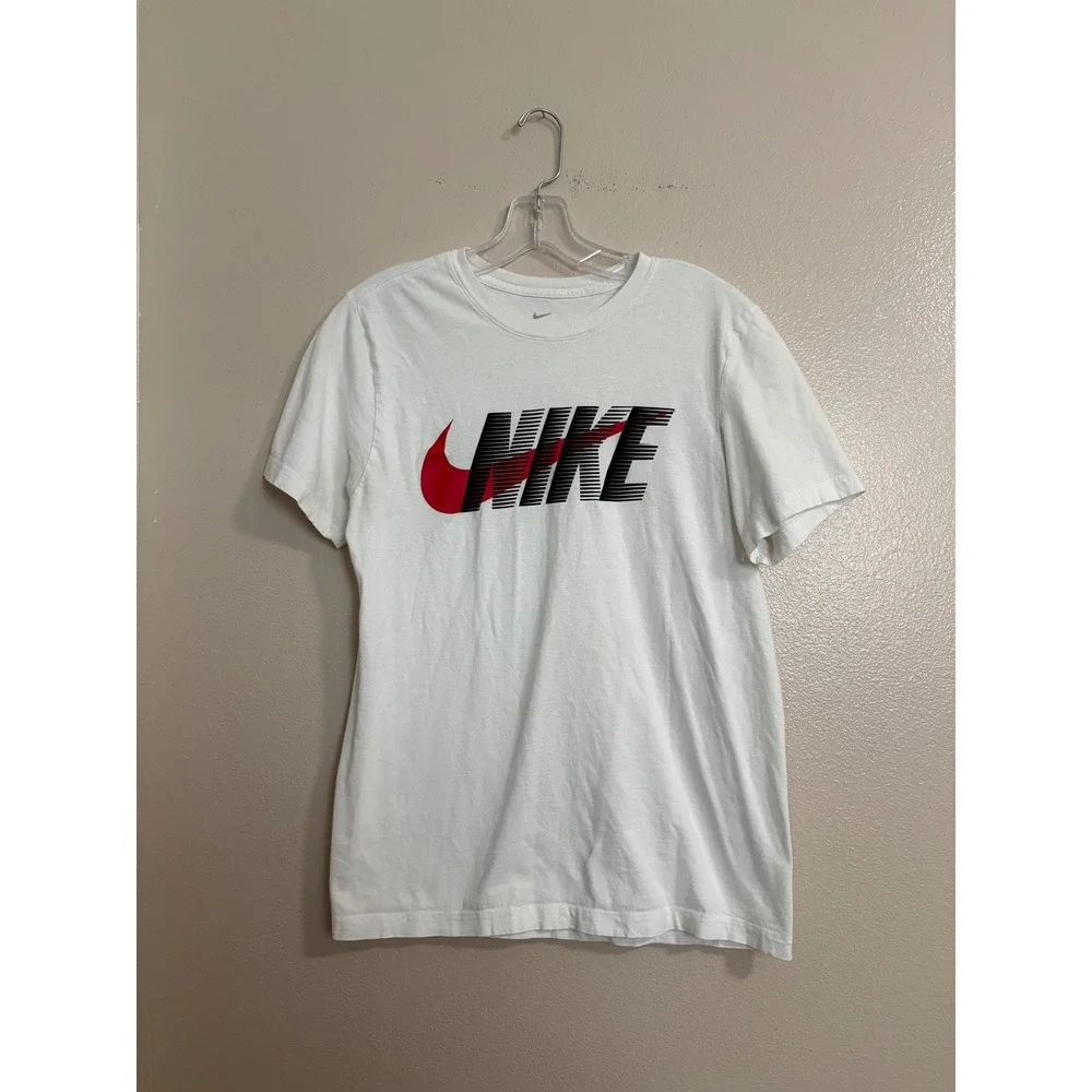 Nike Mens Graphic Tee White Red Swoosh Speed Logo Short Sleeve T-Shirt Small